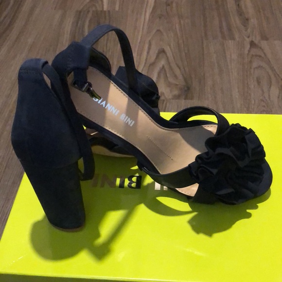 Sandals - Picture 3 of 4